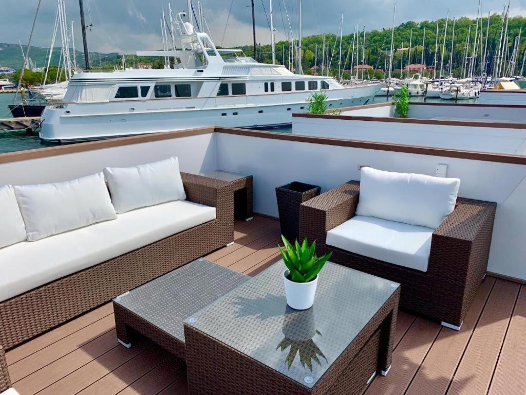 Floating Sea House Aurora Villa Portoroz Exterior photo
